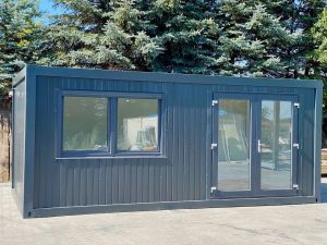 Umgebautes Büro aus einem Schiffscontainer, 18 m²